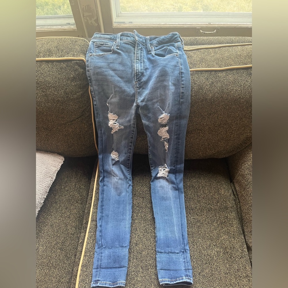 25/0 Abercrombie ripped skinny jeans